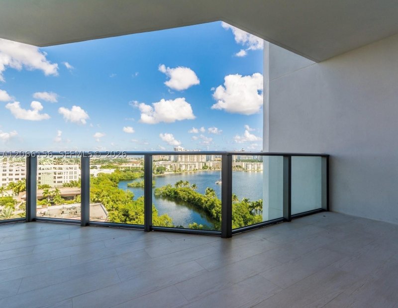 Condo for sale at Marina Palms Yacht Club 1004