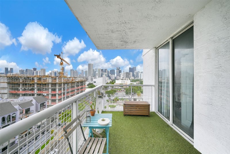 Comprar apartamento no Brickell Vista 908