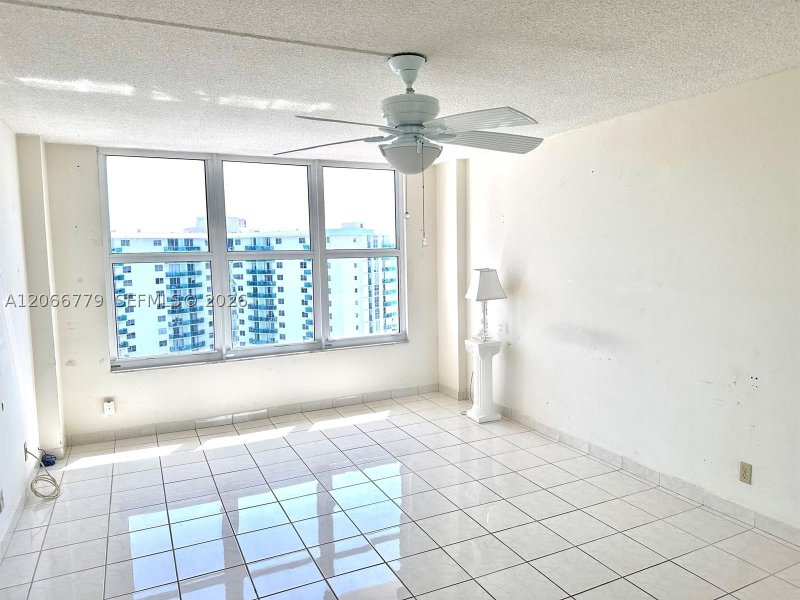 Condo for sale at Hallmark of Hollywood 1516