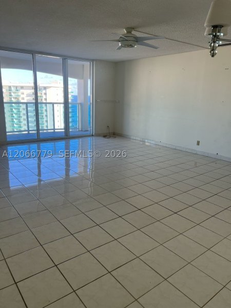 Condo for sale at Hallmark of Hollywood 1516