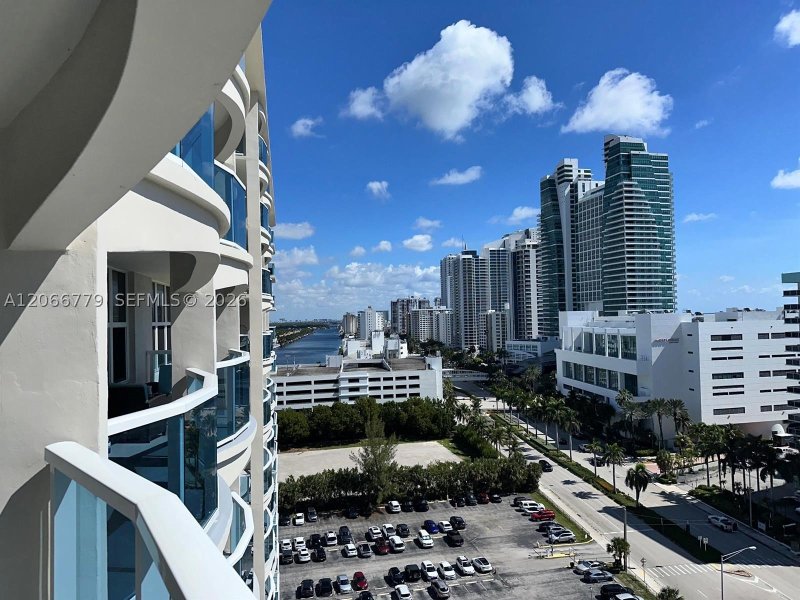 Condo for sale at Hallmark of Hollywood 1516