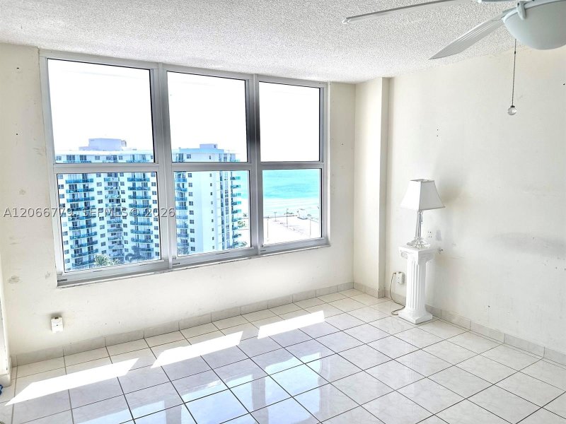 Condo for sale at Hallmark of Hollywood 1516