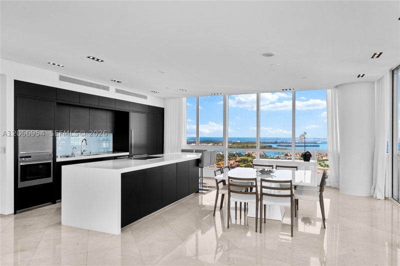 Apartment for rent at Continuum I South 3207