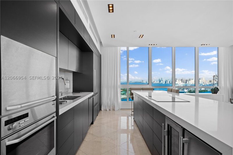 Apartment for rent at Continuum I South 3207
