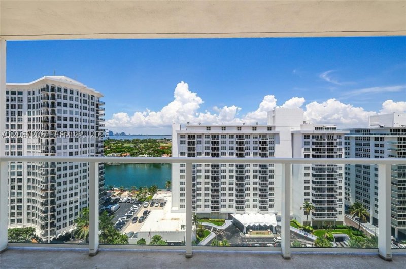 Aluguel de apartamento no Arlen Beach 1611