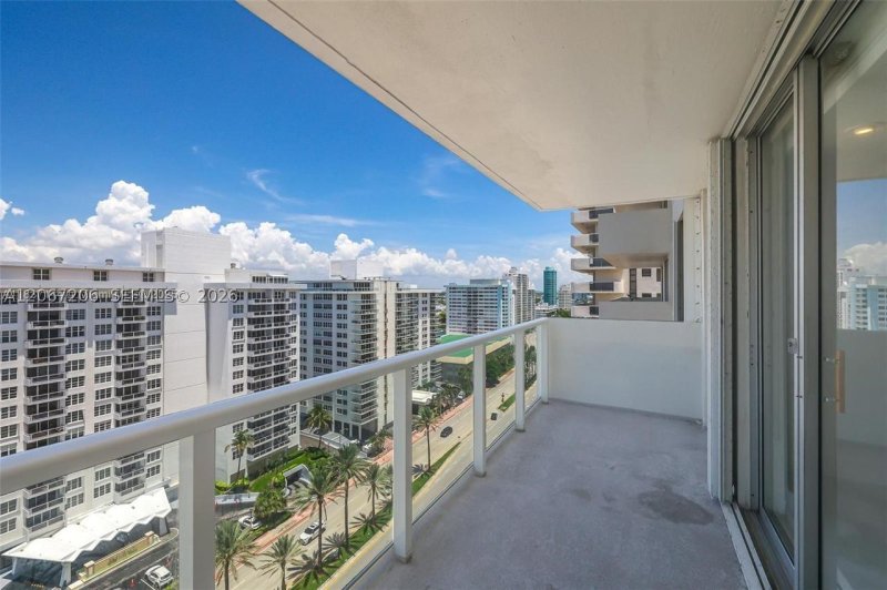 Aluguel de apartamento no Arlen Beach 1611