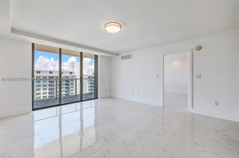 Aluguel de apartamento no Arlen Beach 1611