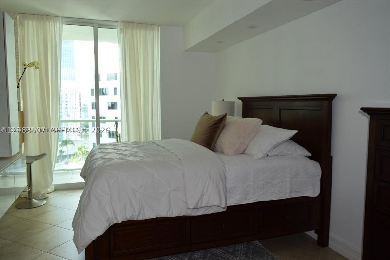 Aluguel de apartamento no Emerald Brickell 2004