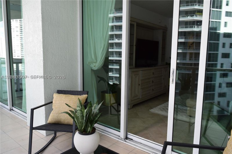 Aluguel de apartamento no Emerald Brickell 2004