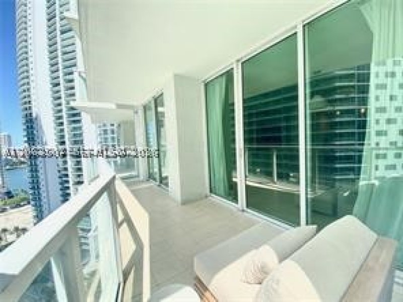 Aluguel de apartamento no Emerald Brickell 2004