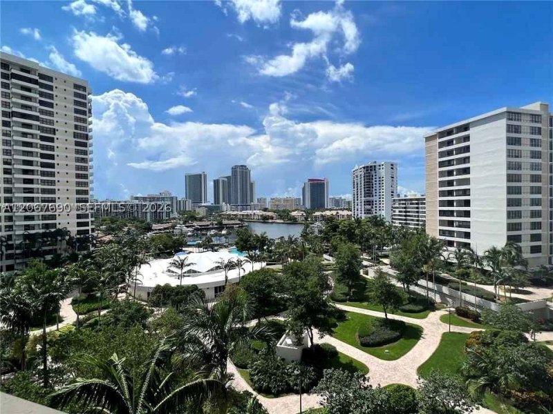 Condo for sale at Olympus Towers 1113