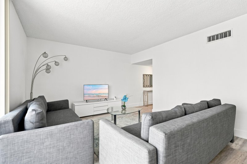 Comprar apartamento no Biscayne Cove