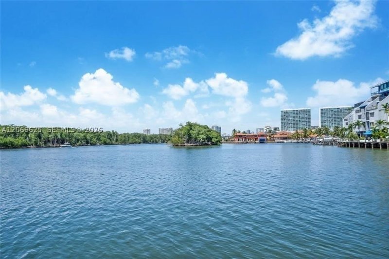 Comprar apartamento no Coastal Towers 316