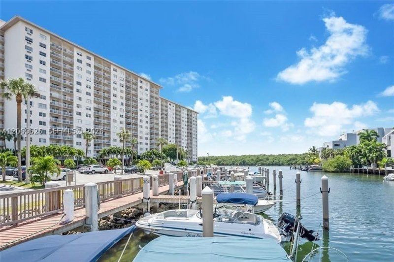Comprar apartamento no Coastal Towers 316