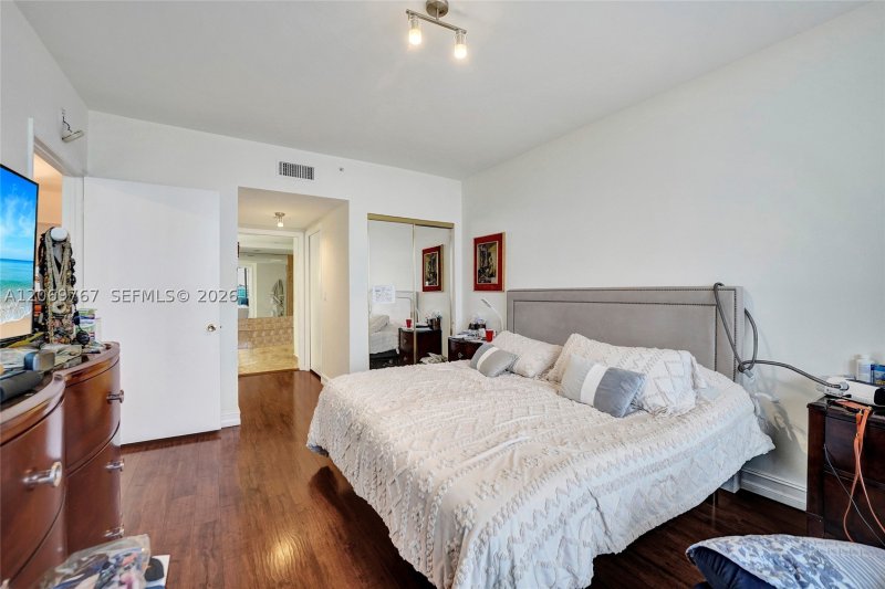 Condo for sale at Solimar 5NG