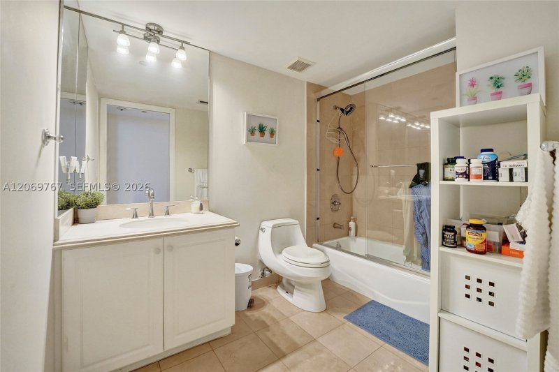 Condo for sale at Solimar 5NG