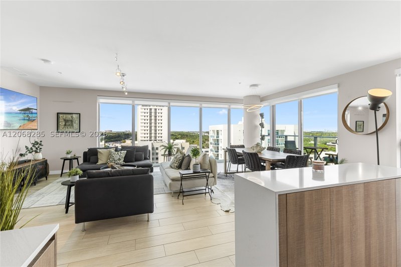 Comprar apartamento no Le Parc at Brickell 1202