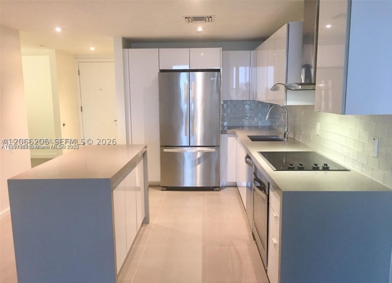 Canvas Apt #1512