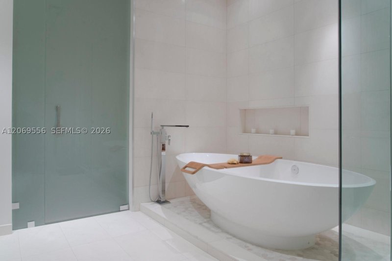 Alquiler de apartamento en Four Seasons Millenium Tower I 58A
