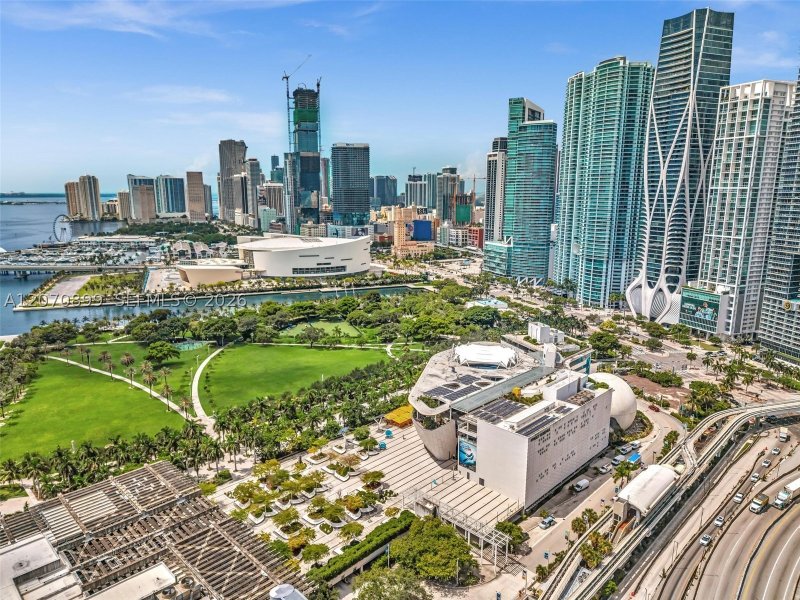 900 Biscayne Apt #1708