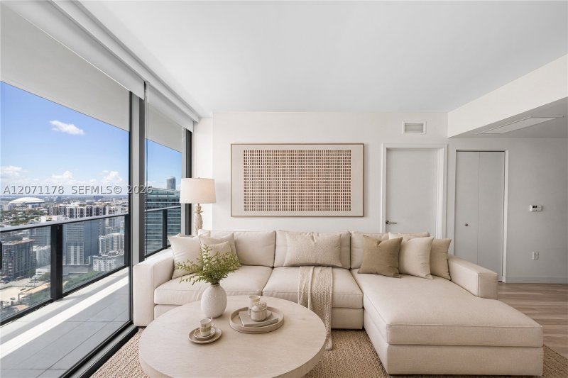 Comprar apartamento en Dua Miami - SLS Brickell Condo 3709