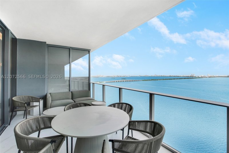 Alquiler de apartamento en Aria Reserve Miami 2702