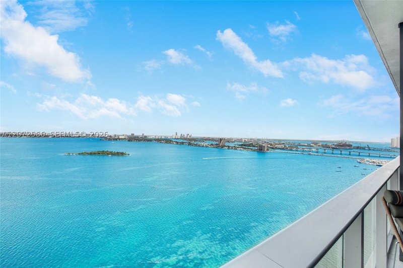 Alquiler de apartamento en Aria Reserve Miami 2702