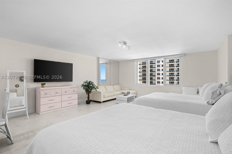 Comprar apartamento no Roney Palace 1014