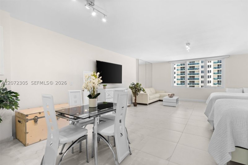 Comprar apartamento no Roney Palace 1014
