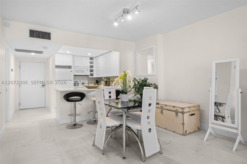 Comprar apartamento no Roney Palace 1014