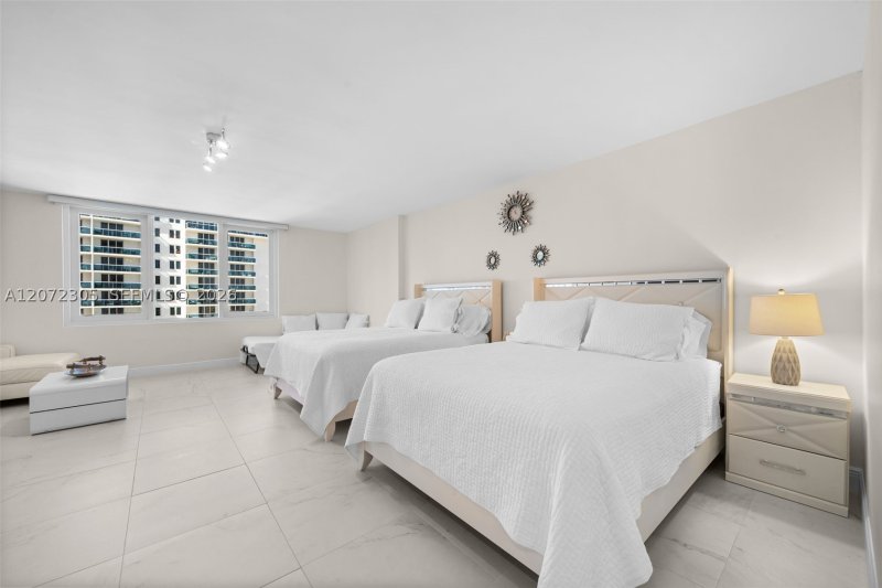 Comprar apartamento no Roney Palace 1014