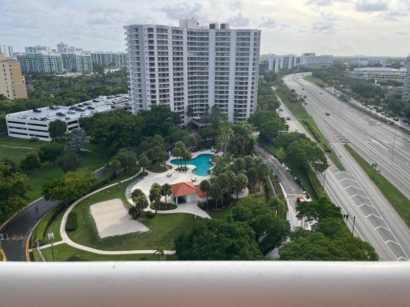 Condo for sale at Parc Central Aventura 1706