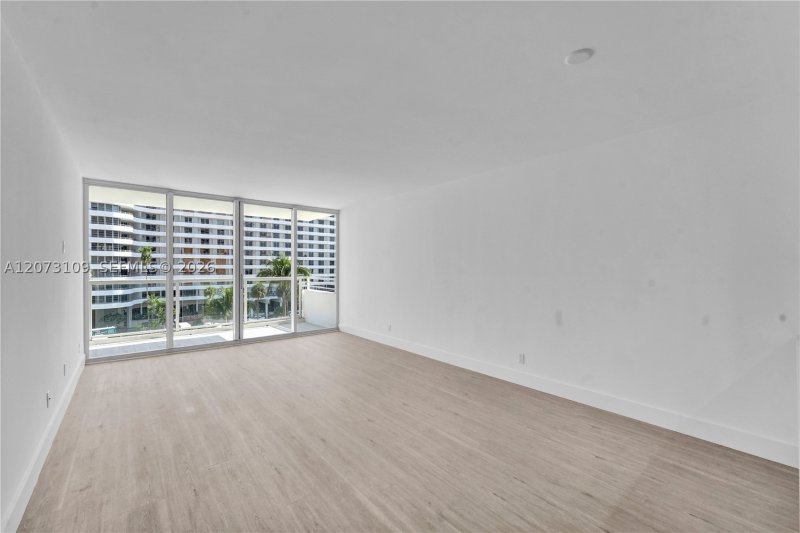 Alquiler de apartamento en 5600 Collins 6A