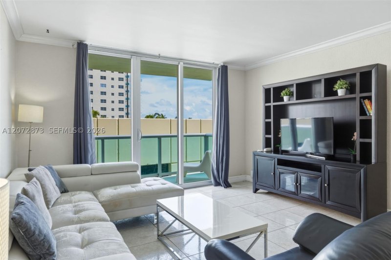Condo for sale at Tides Hollywood Beach 3E