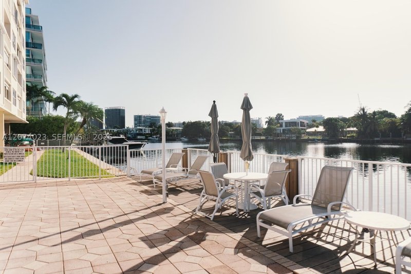 Caravelle Condo Apt #5B