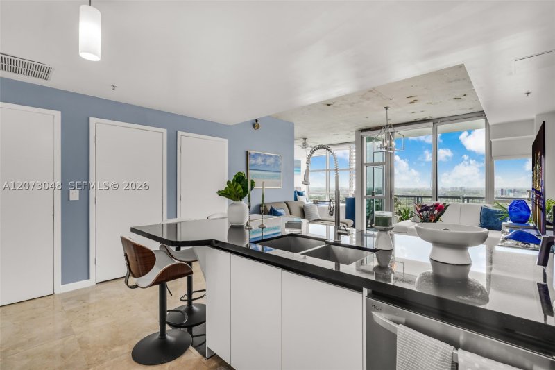Comprar apartamento en Midtown Miami 4 H1503