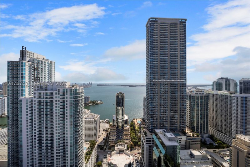1010 Brickell Apt #4701