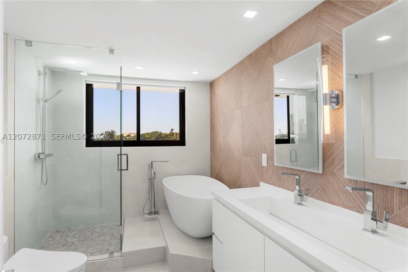 Condo for sale at 1000 Venetian Way 301/303