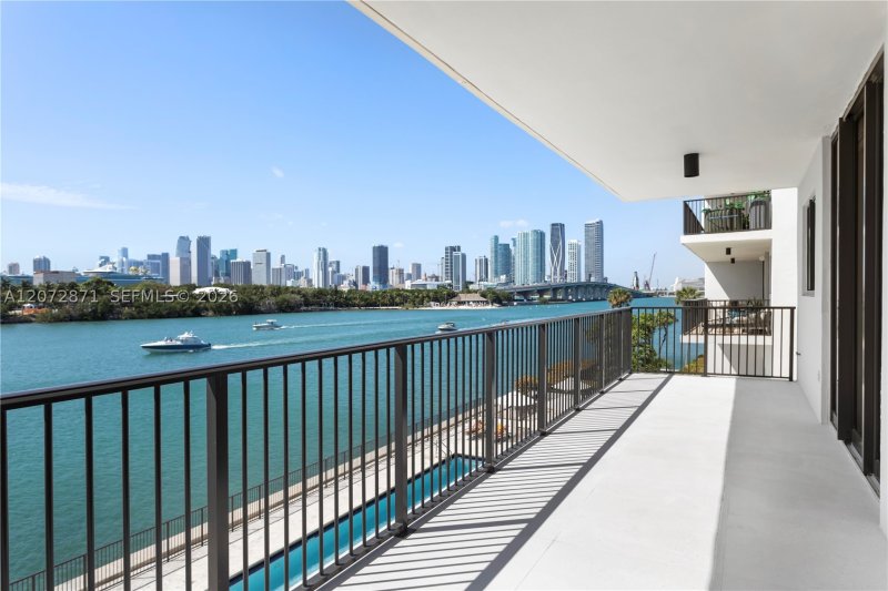 Condo for sale at 1000 Venetian Way 301/303