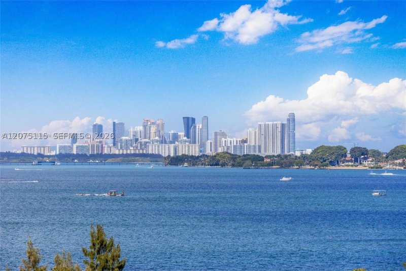 Apartment for rent at Island Place At North Bay PH-H