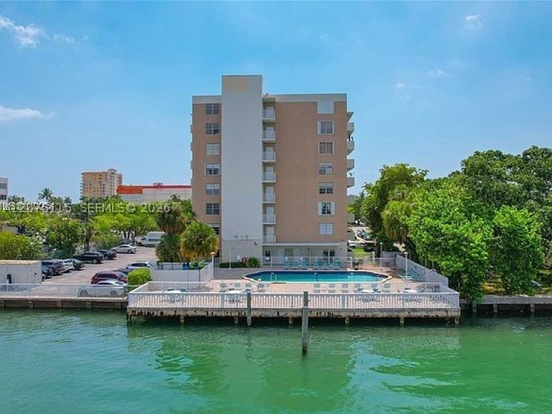 Apartment for rent at Island Place At North Bay PH-H