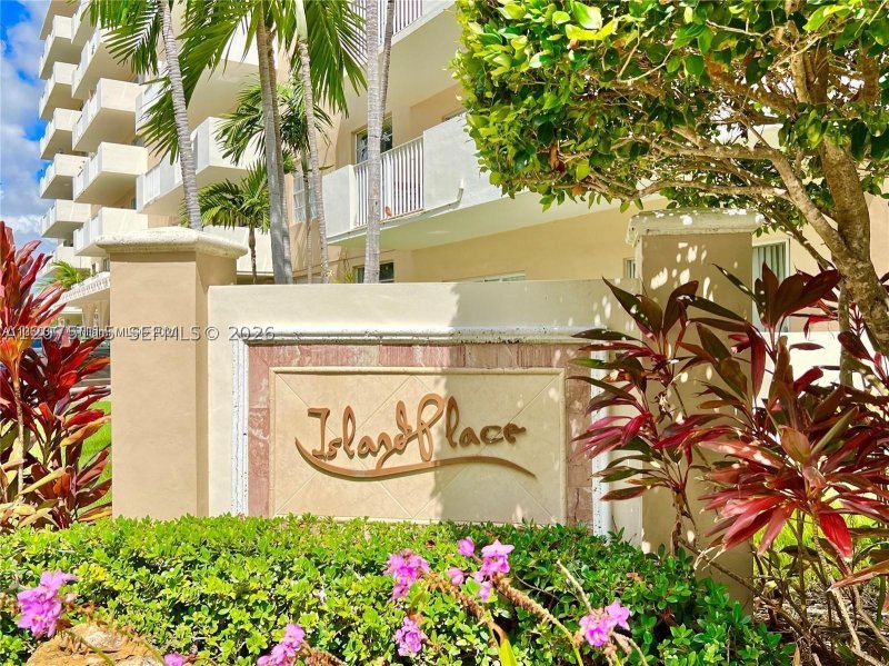 Apartment for rent at Island Place At North Bay PH-H