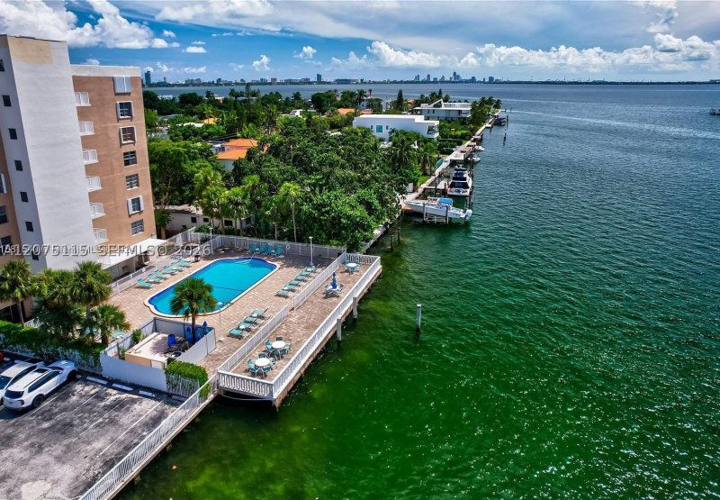 Apartment for rent at Island Place At North Bay PH-H