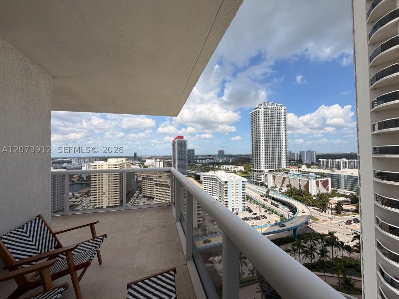 Aluguel de apartamento no Beach Club Two 2108