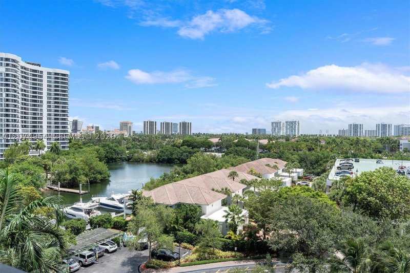 Comprar apartamento en Mystic Pointe 500 808