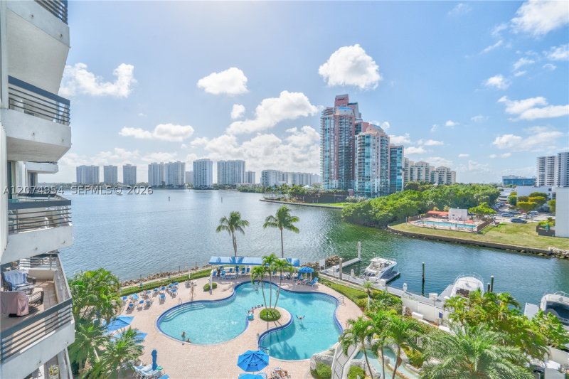 Mystic Pointe 500 Apt #808