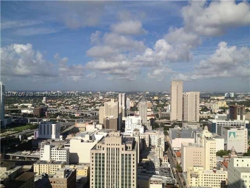 Apartment for rent at 50 Biscayne 4105