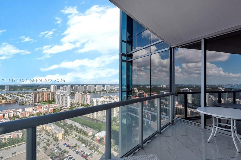 Alquiler de apartamento en Jade Ocean 4201