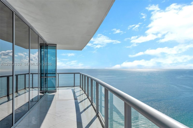 Alquiler de apartamento en Jade Ocean 4201