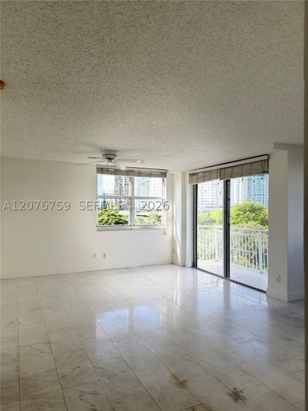 Comprar apartamento no Isola Brickell Key 601